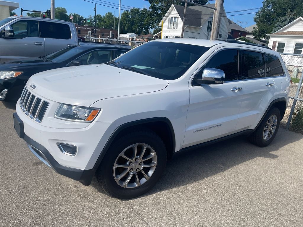 2016 Jeep Grand Cherokee — rear three-quarter view