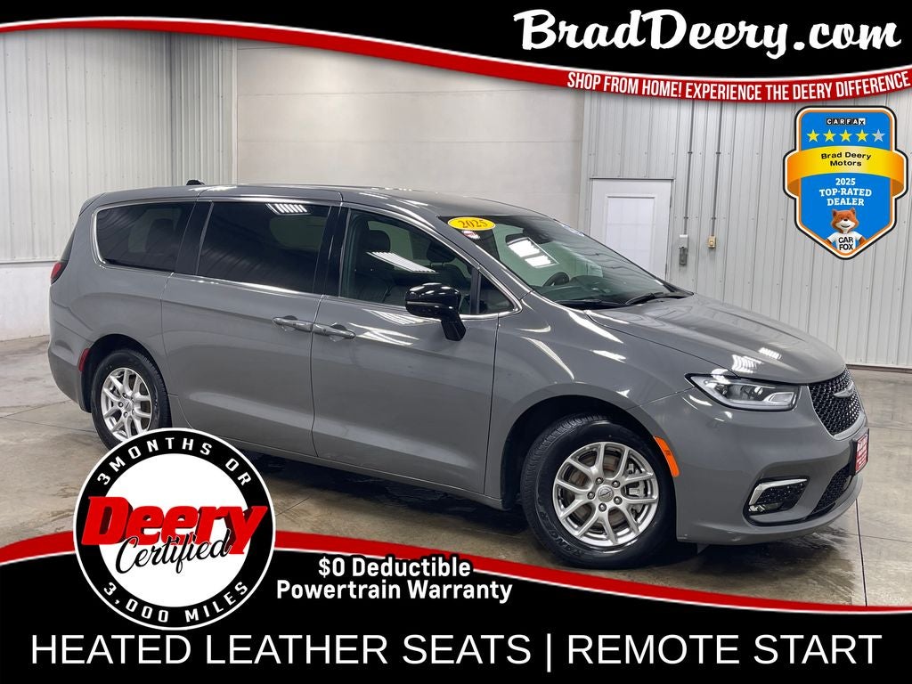 2025 Chrysler Pacifica Select in Ceramic Gray Clearcoat — front three-quarter view