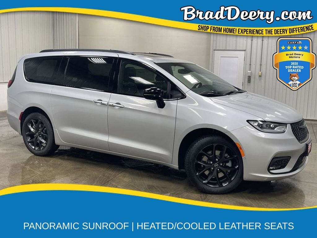 2026 Chrysler Pacifica Limited in Silver Mist Clearcoat — front three-quarter view
