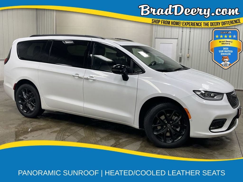 2026 Chrysler Pacifica Limited in Bright White Clearcoat — front three-quarter view